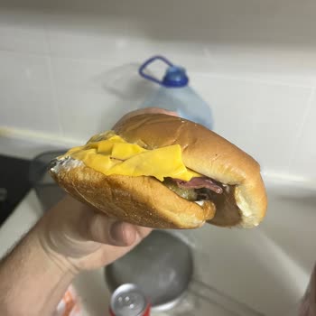 İki Saat Gecikme, Eksik Ve Soğuk Ürünler