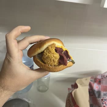 İki Saat Gecikme, Eksik Ve Soğuk Ürünler