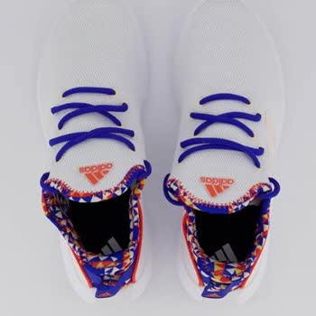 Dilsiz Ve Sert Boğazlı Adidas Kadın Ayakkabısı Giyilemez