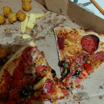 Pizza Malzemeleri Ve Sarımsaklı Ekmek Dilimleri Eksik Geldi