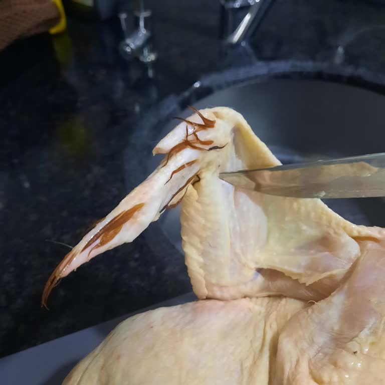 Temizlenmemiş Tüyleri Olan Tavukta Hijyen Sorunu Ve İade Talebi