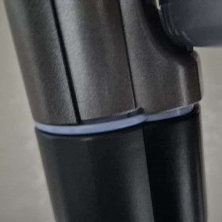 Philips 7000 Dikey Süpürge Gövde-Boru Bağlantısındaki Gevşeme Sorunu İçin Garanti Onarımı Talebi