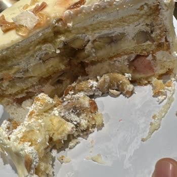 Bozuk Muzlu Pasta Ve Çalışanların Sorumsuz Tutumu