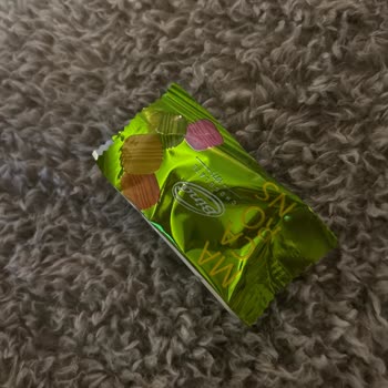 Bind Macaron Şeklinde Dolu Çikolata Paketi Boş Parça Gördüm