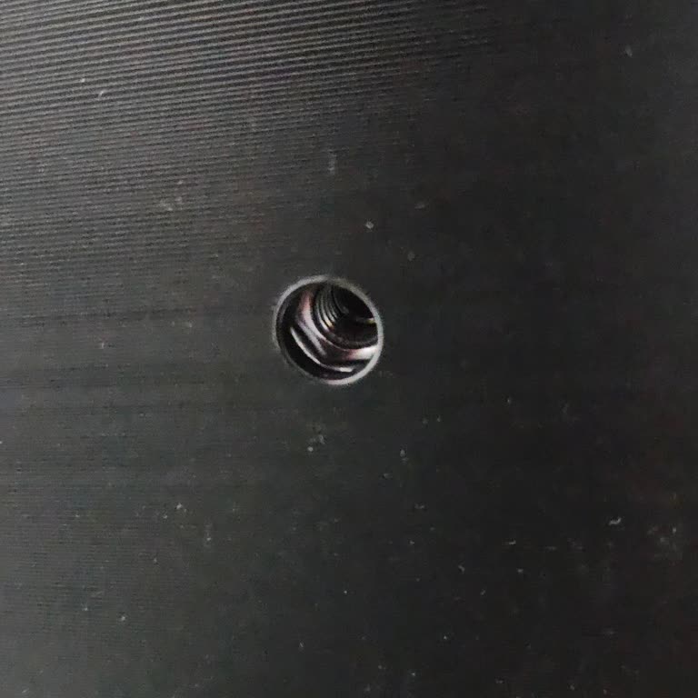 Samsung M7 Monitörüm İçin Eksik Duvar Montaj Vidaları