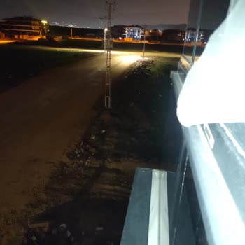 Menderes Mahallesinde Çalışmayan Sokak Lambası Güvenliği Tehdit Ediyor