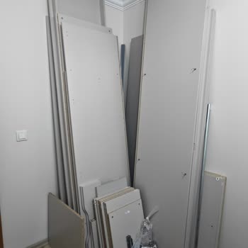 Alfemo Karabağlar’da Kırık Gardırop Ve Teslim Edilmeyen Zigon Sehpa