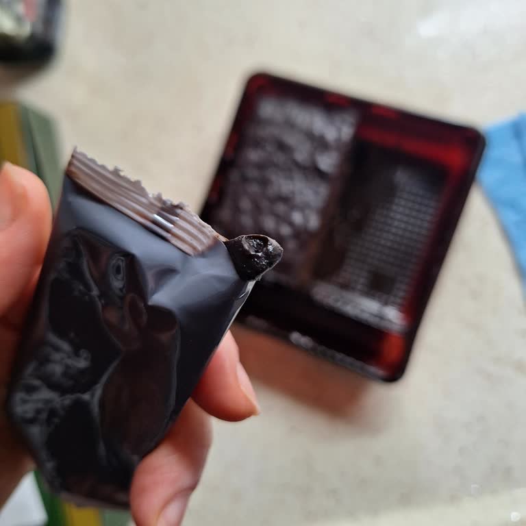 Eti Brownie Classic Kekinin Sosu Sert Ve Pütürlü Çıktı, Değişim Talebi