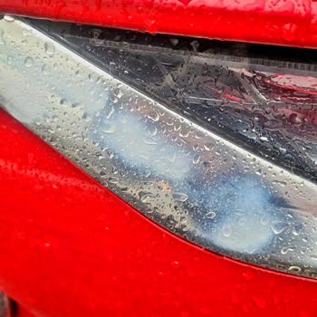 Akçalı Sprey Boya Lekeli Ve Bozulmuş Görüntü