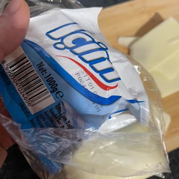 İçim Kaşar Peynirinde Sert Siyah Yabancı Cisim