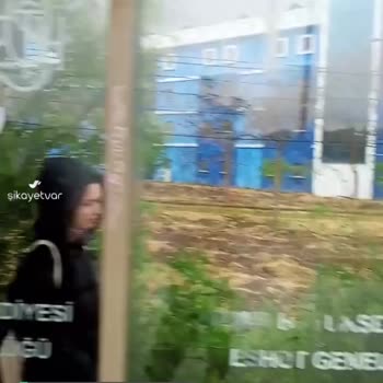 Bornova Belediyesi Yolda Biriken Suya Çözüm Bulunsun!