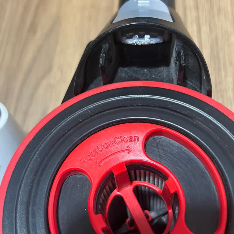 Bosch Unlimited 7 Süpürgede Toz Haznesi Kilit Klipsi Kırıldı Garanti Kapsamında Değişim Talebi