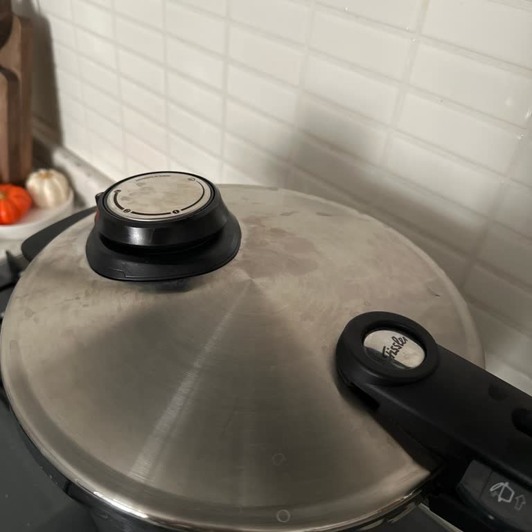 Basınç Göstergesi Çalışmıyor Ve Yemek Yanıyor, Garanti Kapsamında Değişim Talebi