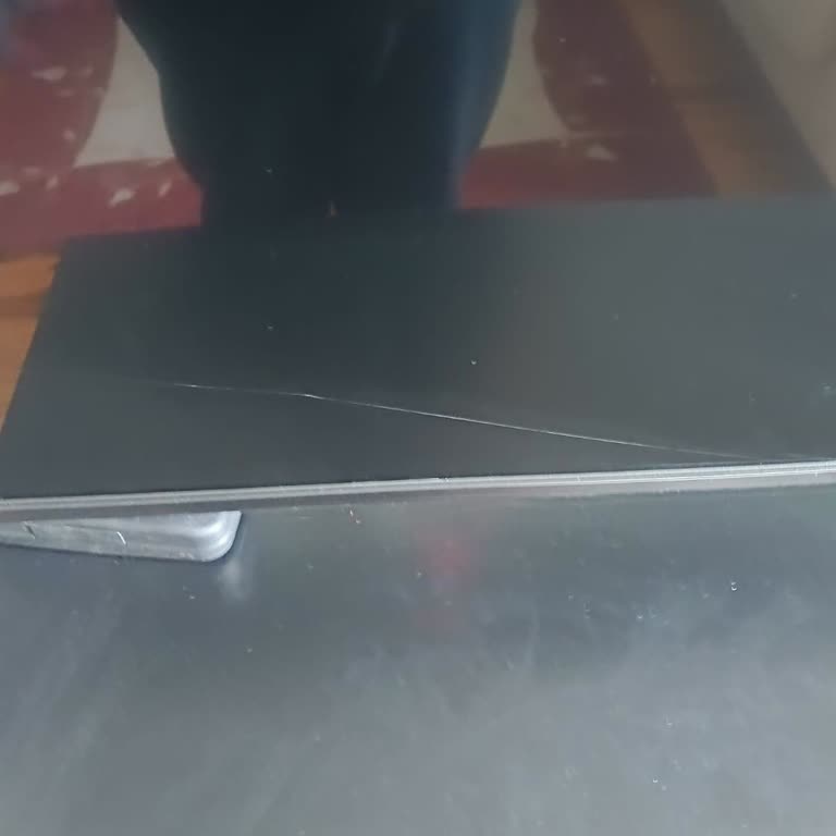 Vestel'den Çatlak Ekranlı TV, Ücretsiz Değişim Talebi