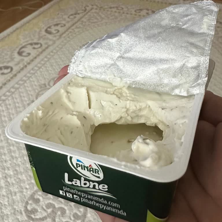 Labne Paketi Yarım Dolu Hijyen Ve Tüketici Hakları İhlali