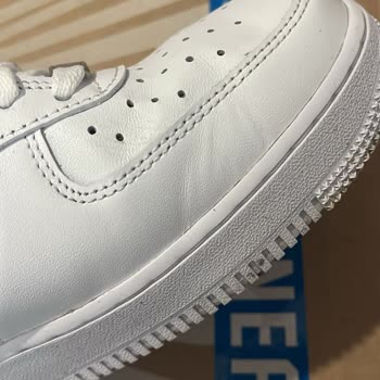 Kısa Sürede Çatlayan Nike Air Force Ayakkabısı İçin Ücret İadesi Talebi