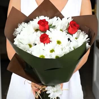 Çiçek Sepeti İlan Görseliyle Uymayan Çiçek Buketi Ve Çözüm Bekleyen Müşteri Hizmeti