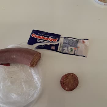 Cumhuriyet Sucukta İpe Benzer Yabancı Madde Bulunması