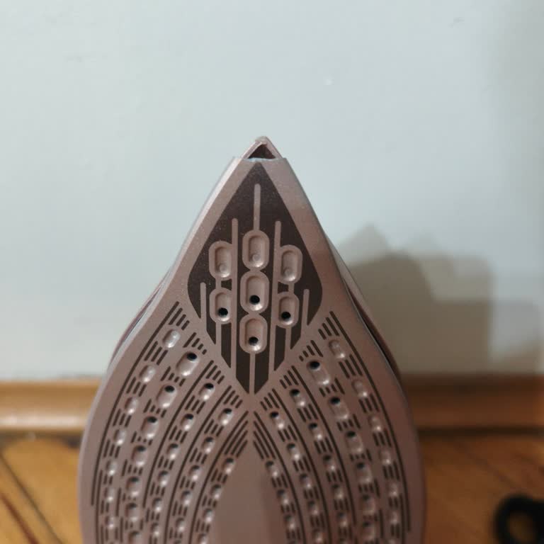 Philips Ütüsünün Uç Kısmı Kısa Sürede Kırıldı, Garanti Dışında