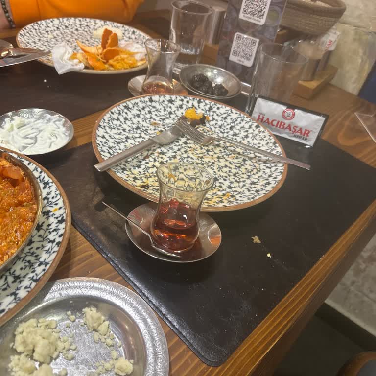 Hacıbaşar Kebap 20 Dakika Boş Masada Bekledik