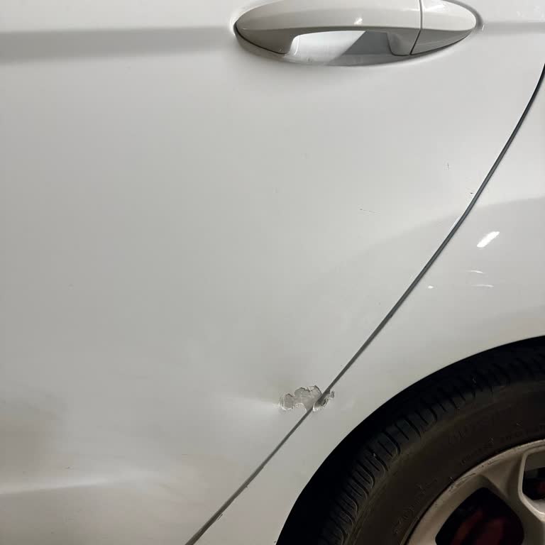 Anpa Gross Çalışanının Kontrolsüz İtmesi Nedeniyle Araç Hasarı