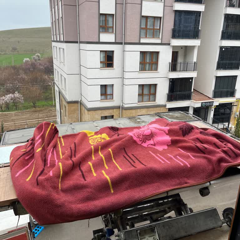 Taşıma Saati Aşıldı, Eşyalar Yağmur Altında Bırakıldı Ve Başka Firma Gönderildi