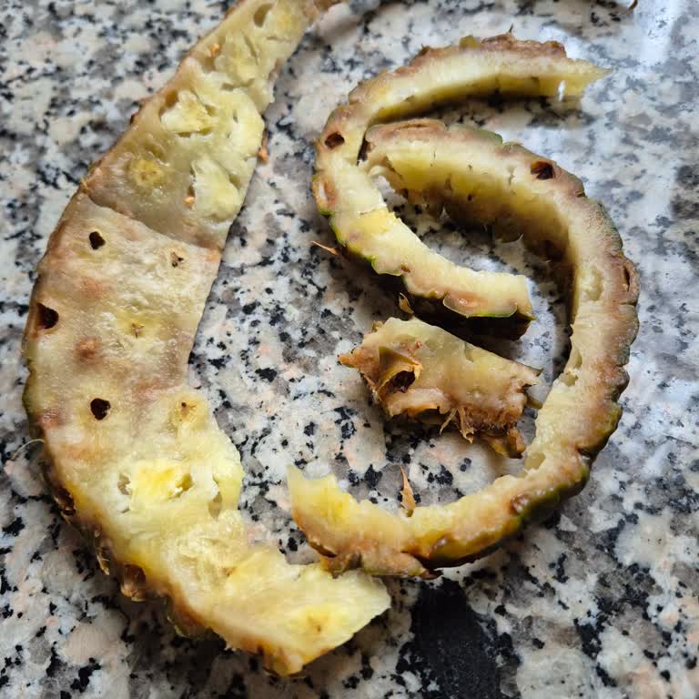 File Market'te Satın Alınan Ananas Çürük Kokulu, Tadı Kötü Ve İade Talebi