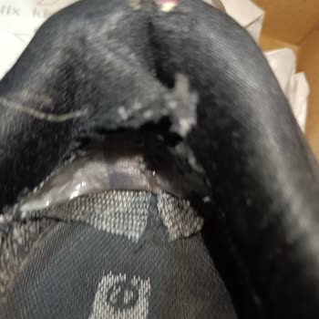 FLO Şubesinden Satın Aldığım Ayakkabının Üç Ayda Patlaması Ve Su Alması Üzerine İade Talebi