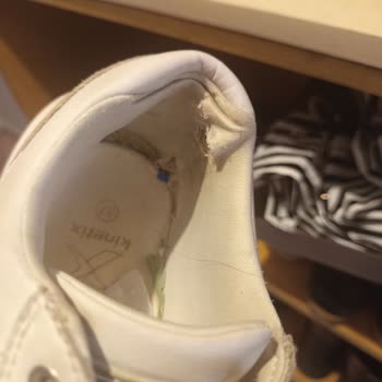 FLO Ayakkabılarının İç Kısmının Altı Ayda Ağırca Yırtılması Ve Değişim Talebi