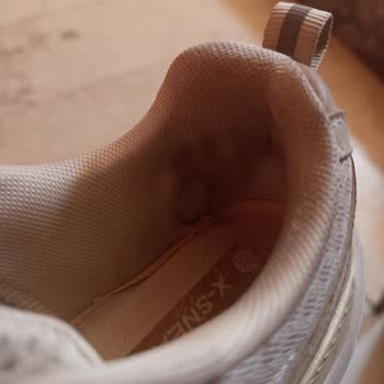 FLO Ayakkabılarının İç Kısmının Altı Ayda Ağırca Yırtılması Ve Değişim Talebi