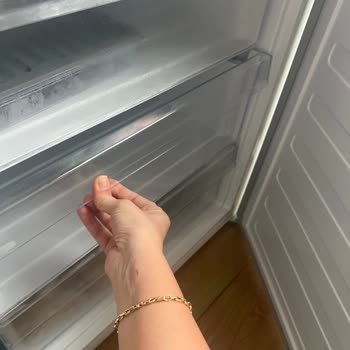 Altus Buzdolabının Dondurucu Rafları Yerinde Durmuyor Servis Talebi