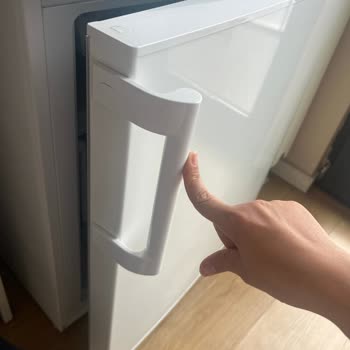 Altus Buzdolabının Dondurucu Rafları Yerinde Durmuyor Servis Talebi