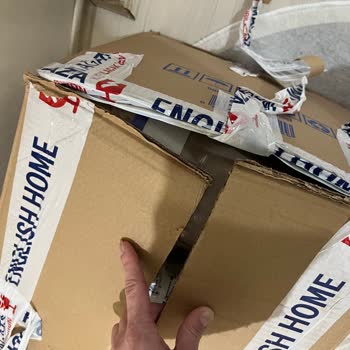 Ambalajsız Ve Hasarlı Pakette Hijyenik Olmayan Yastık Teslimatı