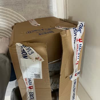 Ambalajsız Ve Hasarlı Pakette Hijyenik Olmayan Yastık Teslimatı