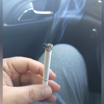 Parliament Sigara Paketlerinde Fazla Sap Ve Çöp Sorunu