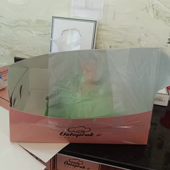 Özensiz Paketleme Ve Hasarlı Doğum Günü Pastası