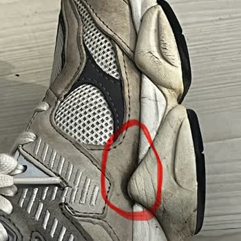 Sneaks Up'tan Alınan New Balance Ayakkabıda Üretim Hatası Ve Kalite Sorunu