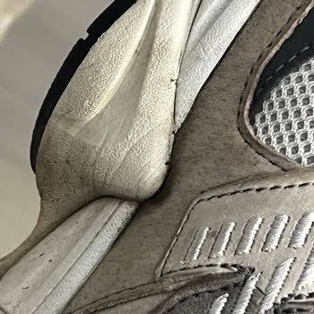 Sneaks Up'tan Alınan New Balance Ayakkabıda Üretim Hatası Ve Kalite Sorunu