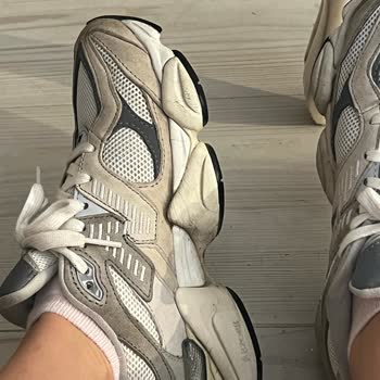 Sneaks Up'tan Alınan New Balance Ayakkabıda Üretim Hatası Ve Kalite Sorunu