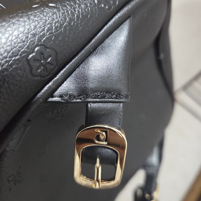 Pierre Cardin Çantamda Kırık Kolu Ve Yetkisiz Tadilat, İade Talebim Reddedildi