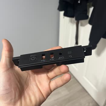 Corsair 3000d Airflow Kasa Power Tuşu Kırıldı Ve Yedek Parça Bulunamıyor