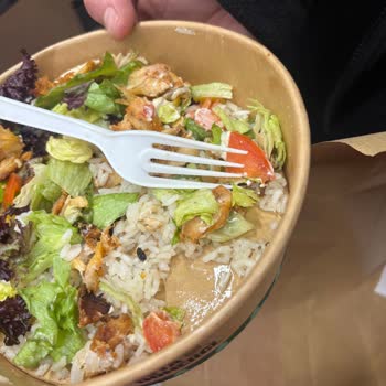 Böcekli Salata Ve Restoranın Yetersiz Telafisi