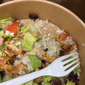 Böcekli Salata Ve Restoranın Yetersiz Telafisi