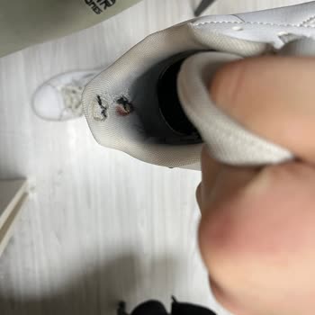 Hepsiburada'dan Aldığım Adidas Ayakkabı 6 Ay İçinde Kullanılamaz Hale Geldi, Satıcı Yanıtsız