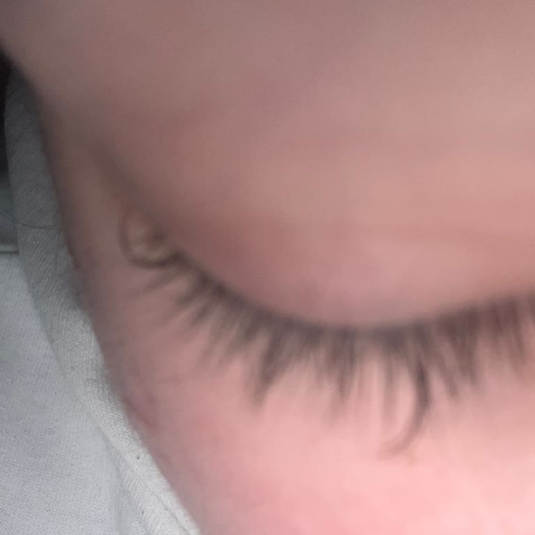 Kraft Nails & Lashes Kampanyalı Fiyatlı İpek Kirpik İşleminde Yoğunluk Eksikliği Ve Hızlı Dökülme!