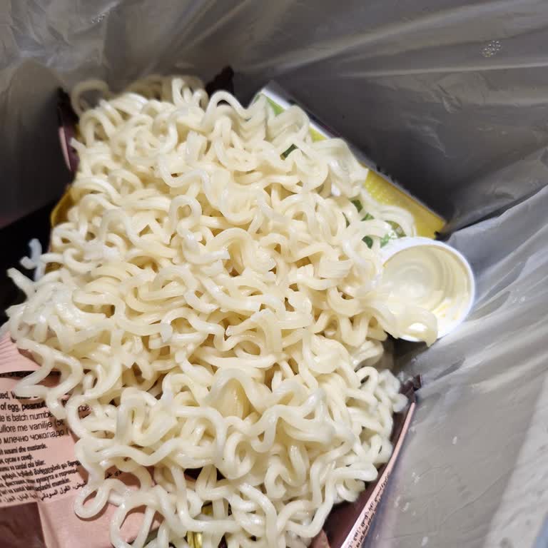 Knorr Tavuklu Noodle’da Plastik Kokusu Sağlık Endişesi Yaratıyor