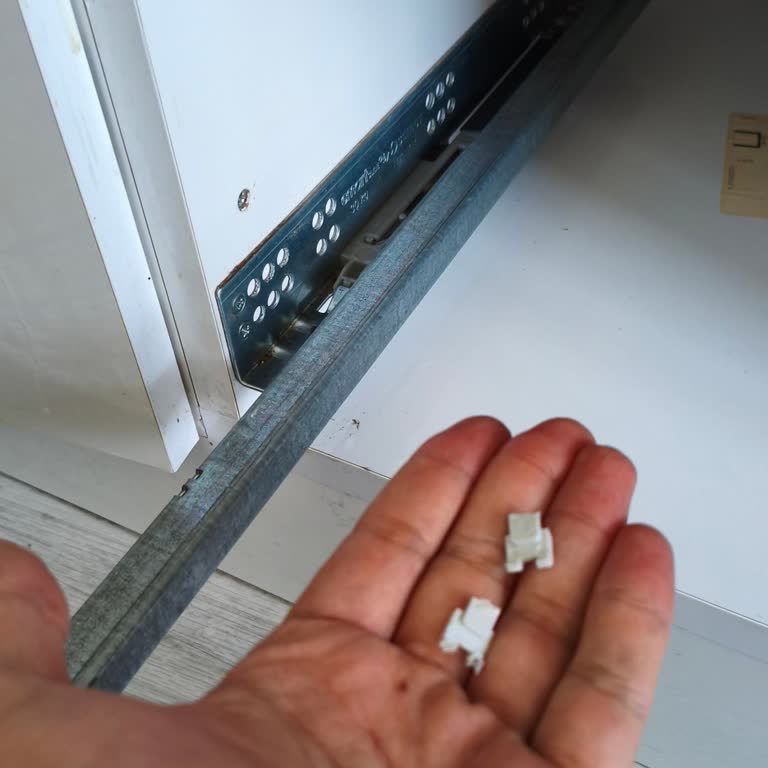 Kırılan Çekmece Rayı Tırnakları İçin 6 Yedek Parça Talebi