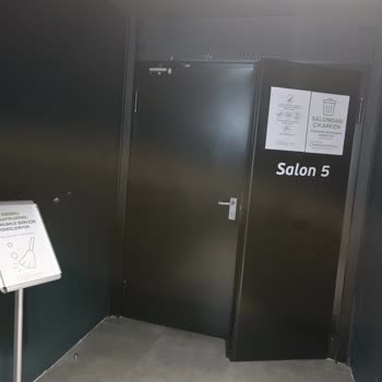 Yönlendirme Ve Bilet Kontrolü Yokluğundan Doğan Salon Karışıklığı Ve Film Kaçırma Sorunu