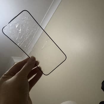 Ömrü Boyu Kırılmaz Cam Kırıldı, Mağaza Yardım Etmedi