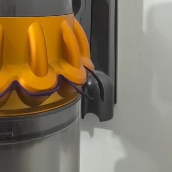 Dyson Dikey Süpürge Mor Kauçuk Aşınması Ve Görsel Bozulma Şikayeti